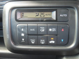オートエアコンは温度を設定すれば自動で快適な状態をキープしてくれるので、運転中の温度操作が減り、安全面でも安心です。