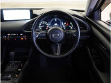 【運転席】最適なドライビングポジションでドライブをお楽しみください。