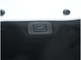 パワーバックドア装備!リヤゲートのスイッチを押すだけでバックドアが閉まります!運転席周りからも開閉の操作ができます♪