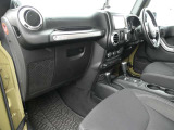 当店はSUV・4WD専門店です。各メーカーの様々なタイプを揃えております。もちろん全車お買得なプライスで販売中!!『こんな車を探している・・・』お気軽にご相談下さい。