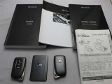 取説・メンテナンスノート・スマートキー・カードキーの4点セットです。