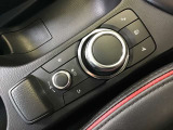 コマンダーコントロール 手もとを見ることなく操れるようシンプルで使いやすく安全運転に一役。