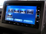 CD、DVD、Bluetooth、AM、FM、AUX、スマートフォン接続ができます。
