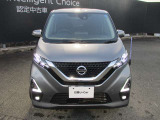 LEDヘッドライトは、本当に明るくて安全です。暗い夜道からお客様を守ってくれます。運転しやすいですし、黄色いハロゲンライトと見比べてください。