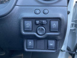 ハンドル右奥には各種設定スイッチがあります。運転者がスッと手を伸ばせば操作できので便利です。