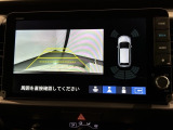 リバースギアに入れるだけで後方の表示へ切り替わります。夜間や雨の日の駐車も楽になりますよ。