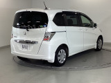 スライドドアは通常のドアに比べて、車のボディーに対し平行に開閉し、開けてもスペースを取りません。出入り口が大きいドアはお子様のいるご家庭はもちろん、混んだ駐車場でも大活躍です!