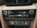 オートエアコン付きです!お好みの温度をセットするだけでエアコンの風量などを自動でコントロール。快適な車内でお過ごしいただけます。寒い時期には嬉しいシートヒーター付きです!
