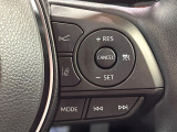 【レーダークルーズコントロール】高速道路での長距離走行が楽に!!自動で速度を保つクルーズコントロールが、衝突軽減システムと連携し、前方の車両を感知して車間を保つように速度調節してくれます!!