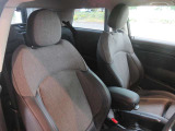 【運転席】スポーツシートでドライバーの体にフィットし、運転をしっかりとサポートしてくれます!
