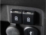 USBソケットも装備しており、スマホ充電に助かります。