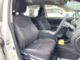 運転席シート廻りは使用感も少なく、良好な状態となっています。前オーナー様が丁寧に使っていたことがよくわかりますね。