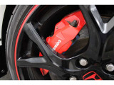 bremboのブレーキキャリパーが装備されております!