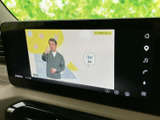 画面には映像コンテンツが表示され、停車中にテレビや映像を楽しみたい場面に活用できます。タッチ操作に対応した大きな画面で、表示内容を確認しやすい装備です。
