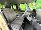 運転席シート廻りは使用感も少なく、良好な状態となっています。前オーナー様が丁寧に使っていたことがよくわかりますね。