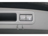 電動で開閉するパワーバックドア装備しています