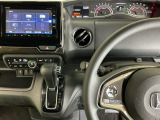 ホンダ純正メモリーナビ搭載なので、遠方へのドライブもお任せ下さい!ステアリング左手側にオーディオ関連のコントロールスイッチを配置しています。操作時は視線を逸らすことなく運転に集中できます