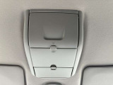 サングラスや小物の収納に便利なオーバーヘッドコンソール!西日が眩しい時にサッとすぐに取り出せます。