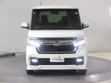 ハロゲンより明るく、より遠くまでさらなる安心感のあるLEDヘッドライトを採用。点灯忘れも防止できるオートライトコントロール機構付きです。