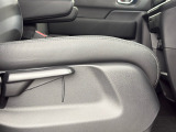 ★運転席ハイトアジャスター★ 運転される方によってシートの高さが調節できます!自分に合ったドライビングポジションで運転がさらに快適に♪