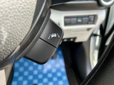 【車線逸脱抑制機能】車線の左右区画を検知して車線を逸脱すると判断した場合逸脱を防ぐ方向にハンドルをアシスト☆