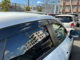 アクルルバイザーがあれば雨天時の室内換気も快適です。