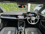 Audiのインテリアはエクステリア同様、優れたデザイン性とクオリティ、そして機能性を兼ね備えております。