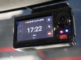 『1台』のお車に対して、3名体制で日々議論を重ね仕入れを行っております。
