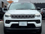 7つのグリルの「セブンスロットグリル」はJEEP車である象徴です。