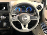 【ステアリングスイッチ】運転中、前方から目線をそらすことなく、オーディオ等の操作が可能な便利機能!安心&快適なドライブを演出してくれます♪