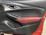 運転席ドアトリムとパワーウィンドウスイッチ