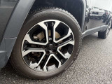 純正18インチアルミホイール!JEEPのエンブレムが魅力的!