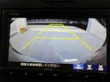 バックカメラの画像です。ガイドラインがスムースな車庫入れをサポートいたします。車庫入れの安心感がアップしますね。