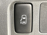 【パワースライドドア】スマートキーや運転席のスイッチでスライドドアの開閉が可能♪電動だから力を入れてドアを開ける必要が無く、小さいお子様でも、重い荷物を持っている時もラクに開け閉めできます♪