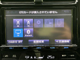 ラジオやテレビ、Bluetoothなど複数の項目が画面に並び、音楽や情報の選択肢がひと目で分かります。タッチ操作で使いたい機能を選びやすく、日常の移動を快適にサポートします。