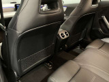 全ての席が主役席なのは、メルセデスならではの特徴です。快適なドライビングが、リラックスした車内空間を作りだします。