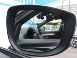 ブラインドスポットモニタリング(BSM)を装備。後側方から接近する車両を検知し、車線変更時の確認に役立ちます。