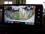バックカメラの画像です。ガイドラインがスムースな車庫入れをサポートいたします。車庫入れの安心感がアップしますね。