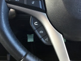 ステアリングのスイッチで通話操作が可能。手を離さずに使えるので安心して運転できます。