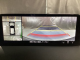 360度モニターは、4つのカメラによる前後左右・俯瞰映像でドライバーからは見えない領域の危険認知をサポート!全周囲の死角を減らし、狭い駐車場や幅寄せ、T字路の進入などの運転の安心感を高めます!