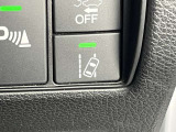 車の車線をカメラで認識し、はみ出しそうな時に警告を発したりステアリング操作を補助して安全運転をサポート!