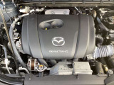 「SKYACTIV-G(ガソリン)」は、規格外の高圧縮を実現し、世界のエンジン技術者に驚きを与えました。さらに、それを維持したままノッキングの発生を抑え、熱効率を向上、走りにも寄与したエンジンです。