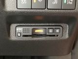 ハンドルの右下にETCがついています。高速道路の料金所の通過も楽々です!。 カードの取り出しもしやすい場所についています。