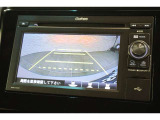 バックカメラが装備されており、後方の安全確認はもちろんのこと狭い場所での駐車や雨の日・夜間など視界の悪いコンディションでのストレスの軽減にもなります!