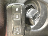 【キーレス】少し離れた場所からでもボタン一つでドアの開錠・施錠ができるのでとっても便利!ドアの鍵穴周りに傷をつけることもありません♪