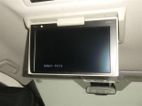 【大画面の後席モニター】大迫力でTVやDVDなどの動画を楽しめます。お子様やロングドライブには必需品ですよね!