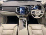 フラッグシップSUVのXC90 インスクリプション B6入庫です!高音質スピーカーやシートベンチレーションなどの快適装備が盛り沢山♪もちろんボルボが誇る安全装備も多数搭載されています!