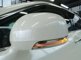ブルーLEDフットランプ!木目調コンビハンドル!フロントパワーシート!電動チルト&テレスコピックステアリング!オートクルーズコントロール!ハンズフリー通話!後席コンソール!シートバックアシストグリップ