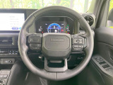 インテリアに合わせたデザインのステアリングは、運転される方のことも考え、運転しやすい形状、大きさです。是非一度、実際に触ってお確かめください。