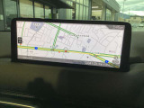 Apple CarPlayとAndroid Autoに対応しております。対応するスマートフォンと接続することで、地図アプリや音楽アプリなどをご利用いただける便利な装備となっております。
